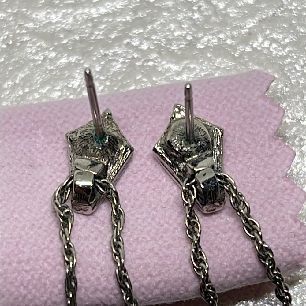 Avon vintage Purple square  and gunmetal pierced Dangle Earrings - Picture 8 of 12